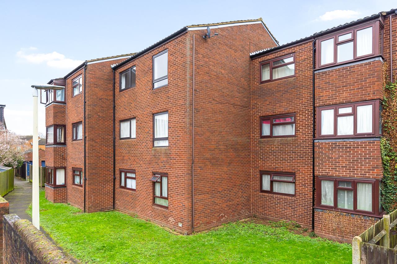 Tee Side, Hertford Alexander